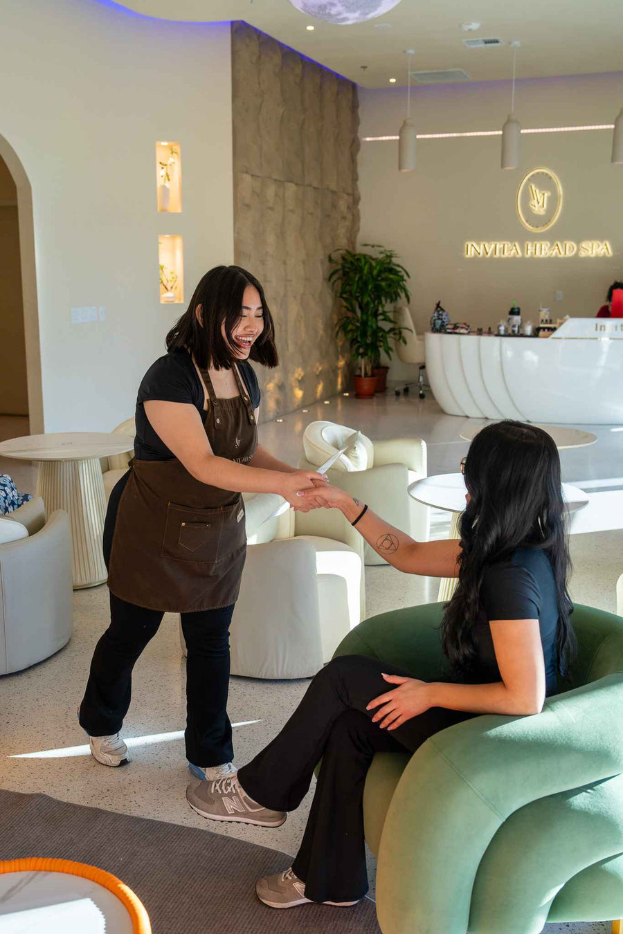 Invita Las Vegas therapist consulting with a guest